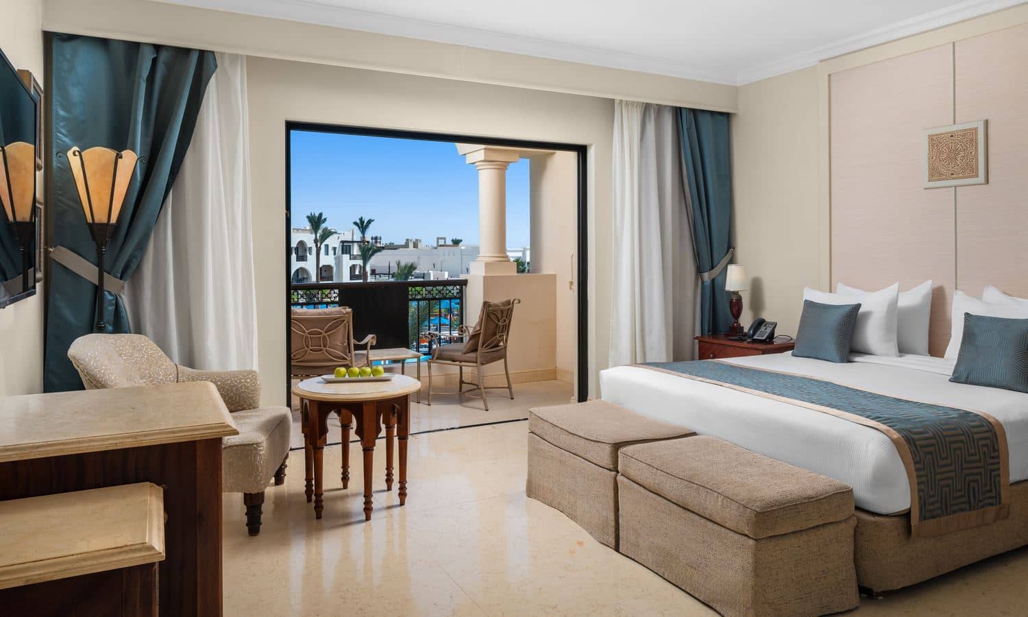 rooms-standard-room-pool-view