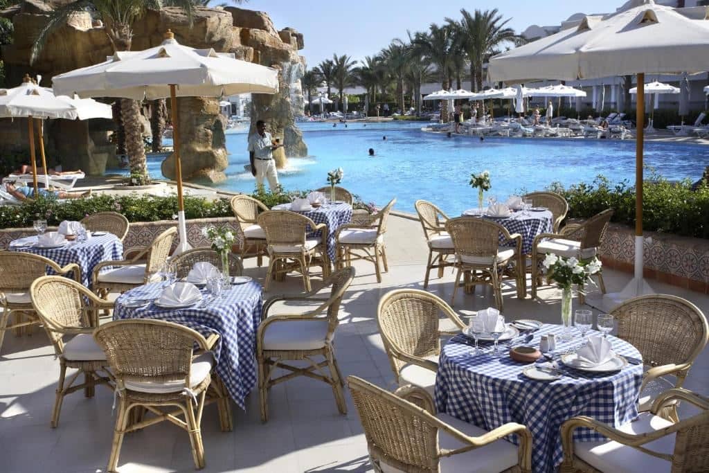 bars-paradise-pool-bar