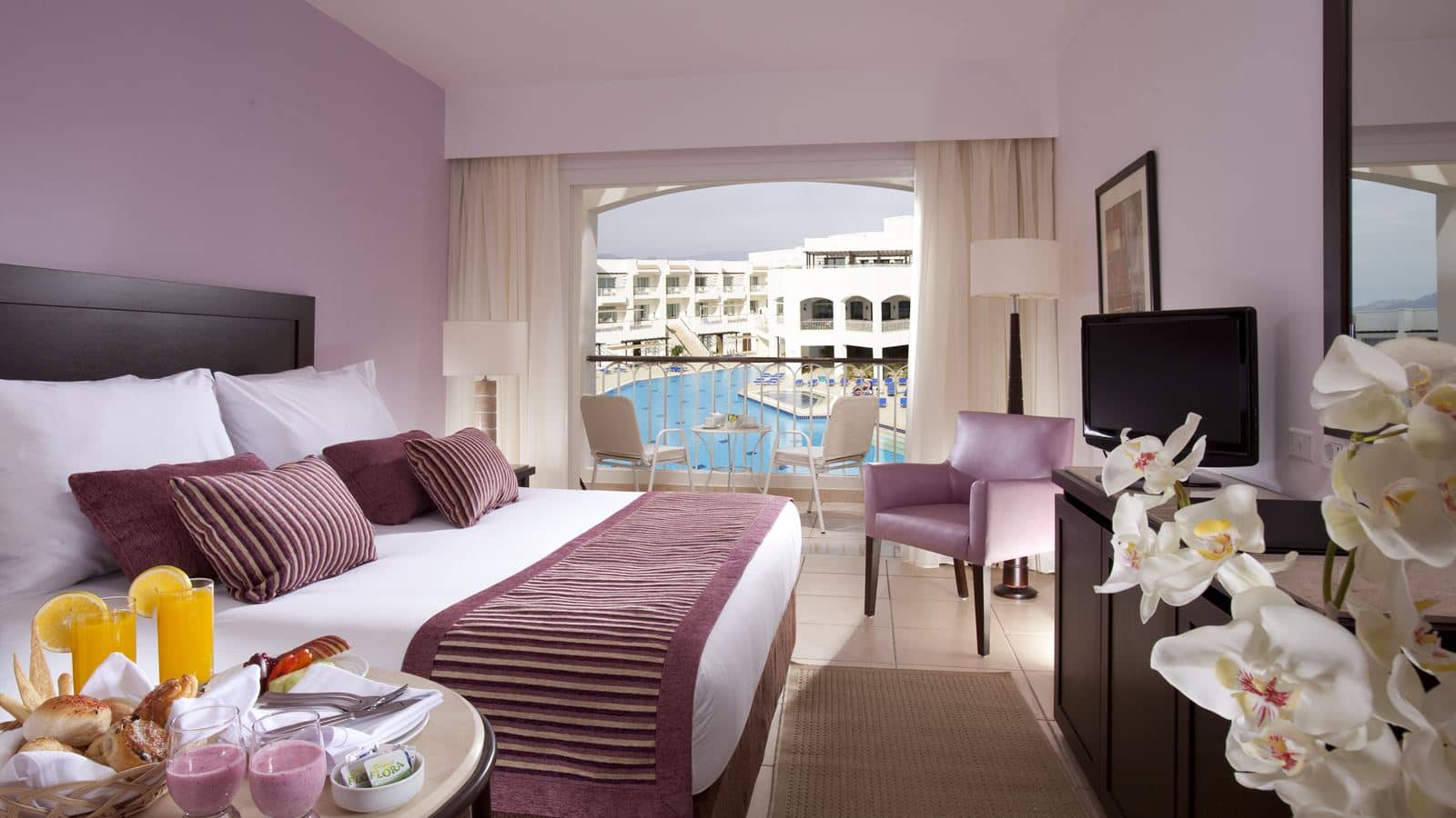 rooms-room-superior-poolview