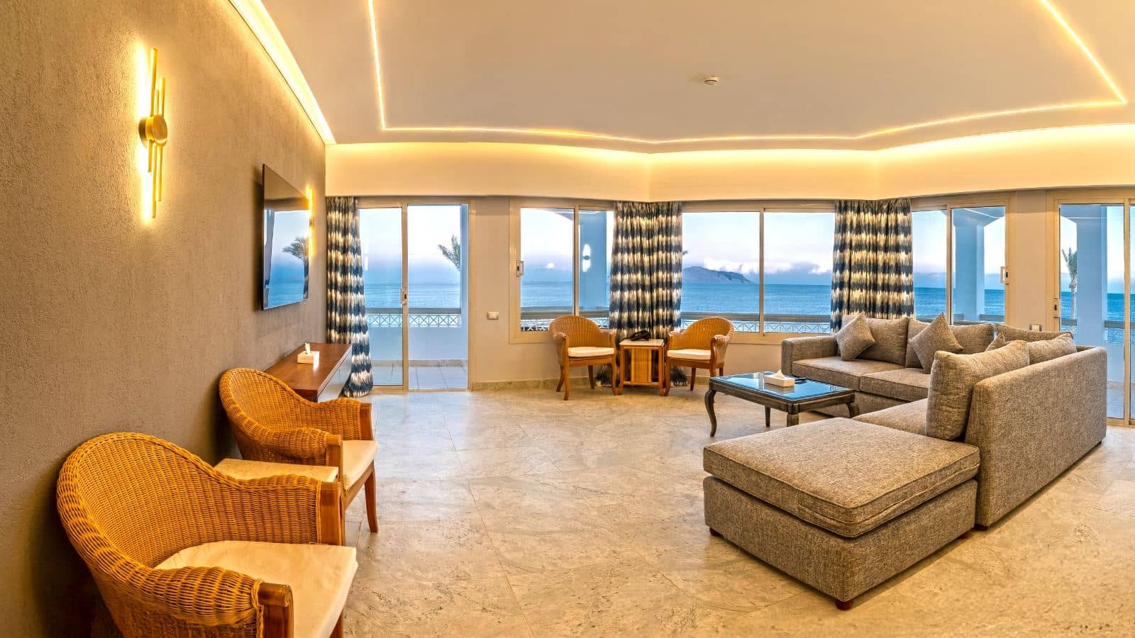 rooms-royal-suite-sea-front