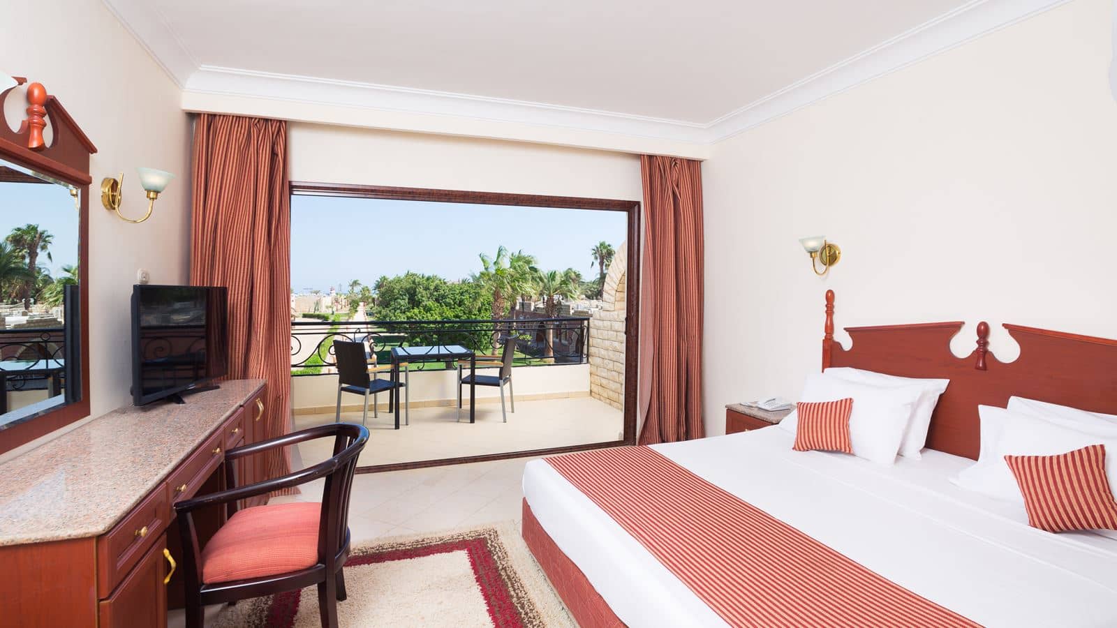 rooms-deluxe-pool-view