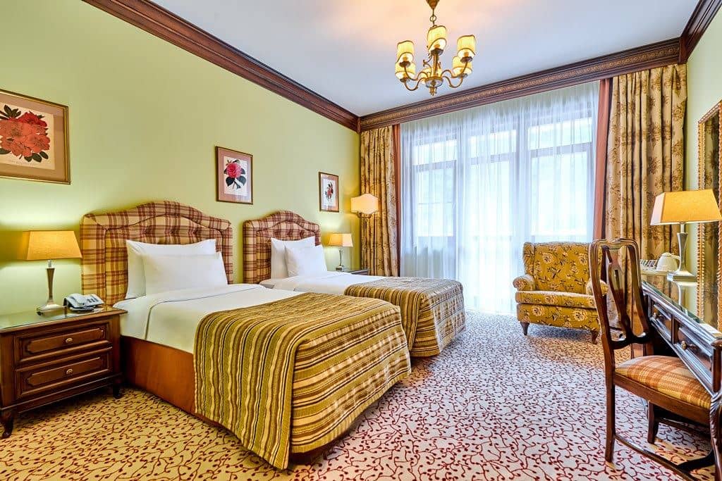 rooms-deluxe-balcony-twin