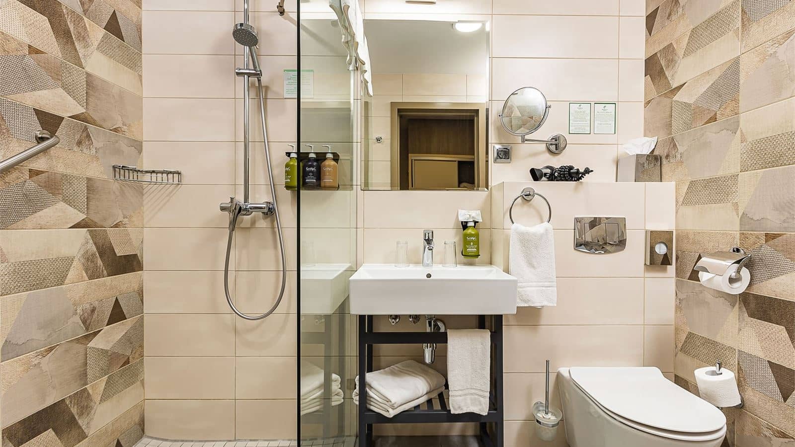 rooms-стандартный-номер-с-видом-на-реку-и-1-больshой-кроватью