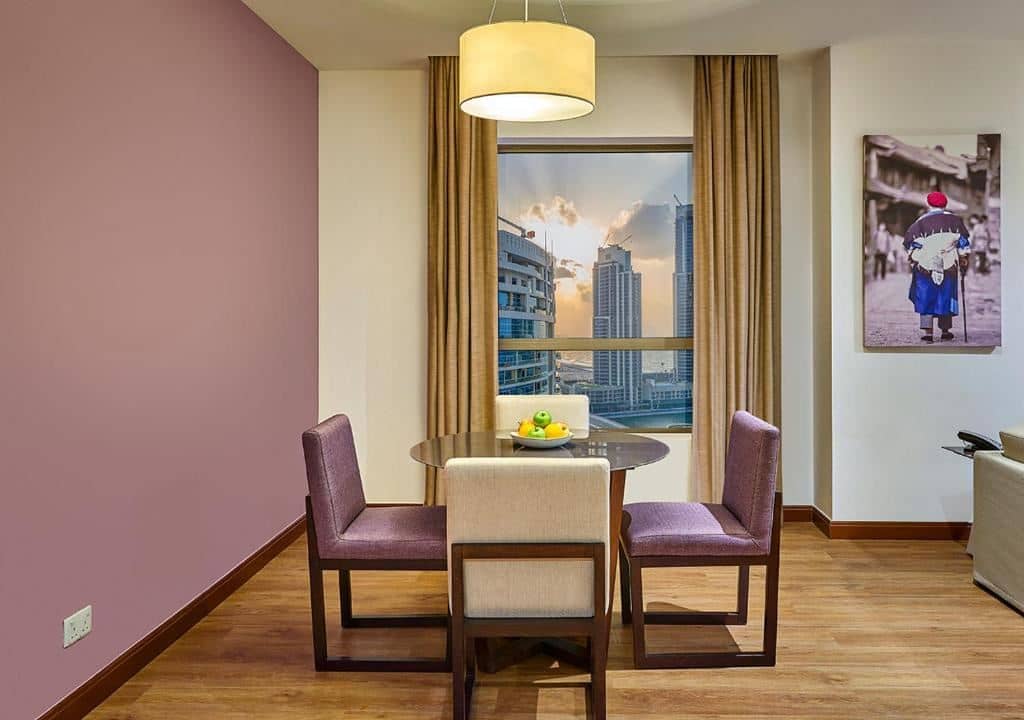 rooms-1bedroom-king-suite-city-view