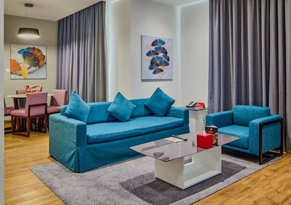 rooms-1bedroom-king-suite-with-balcony-city-view