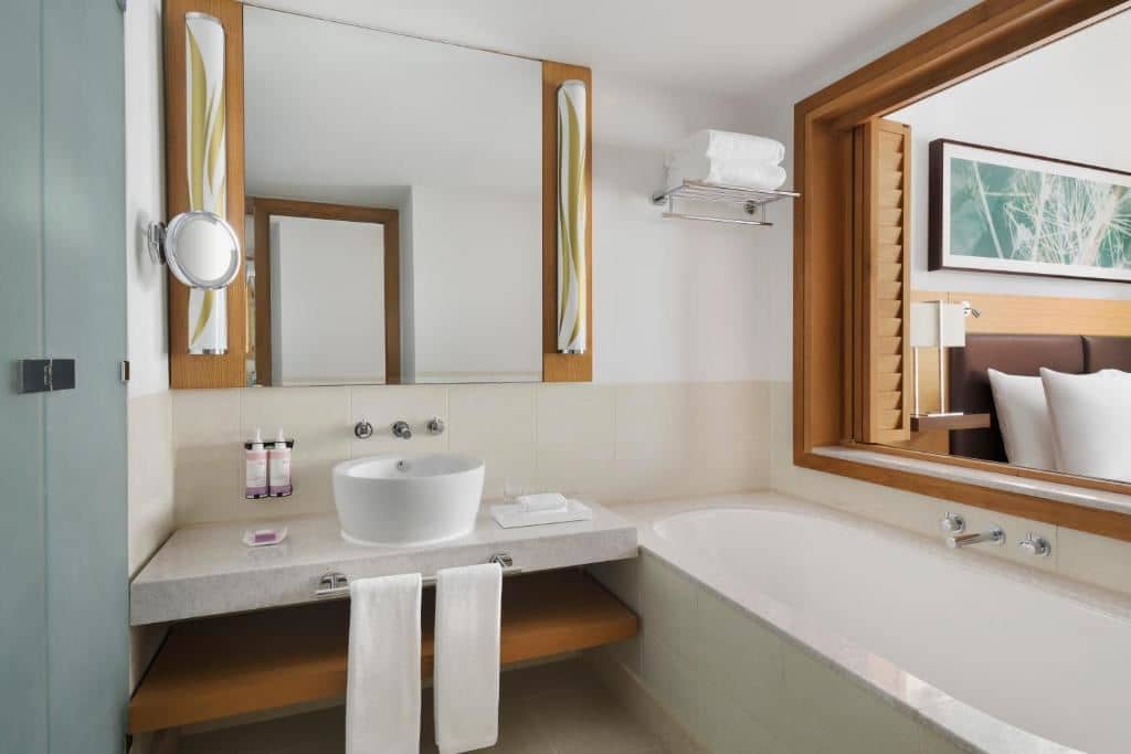 rooms-executive-room-with-balcony
