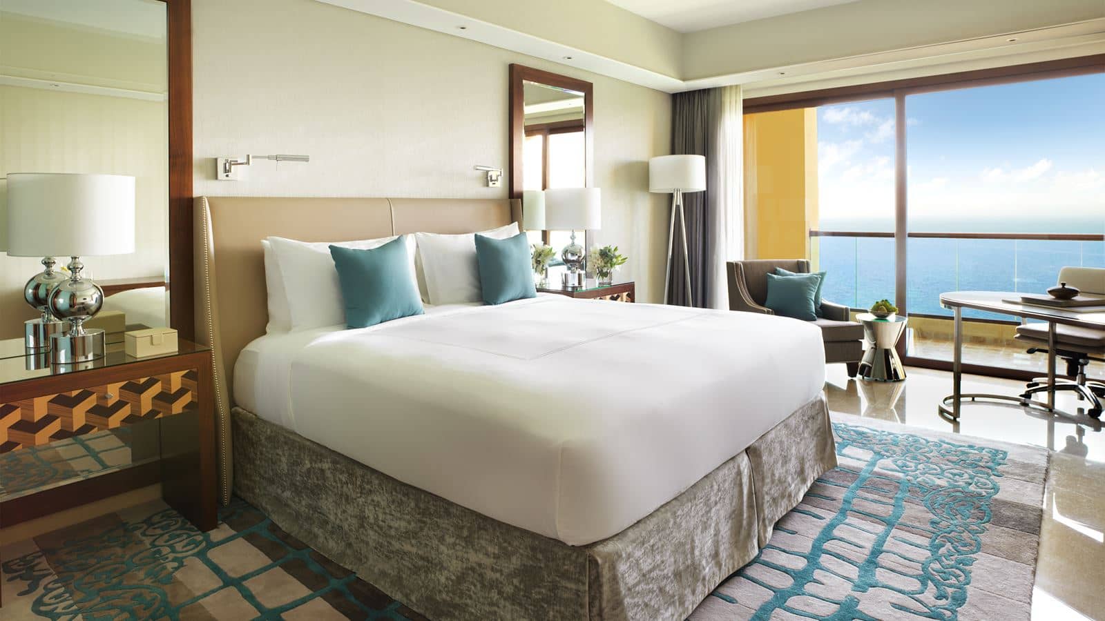 rooms-family-room-sea-view