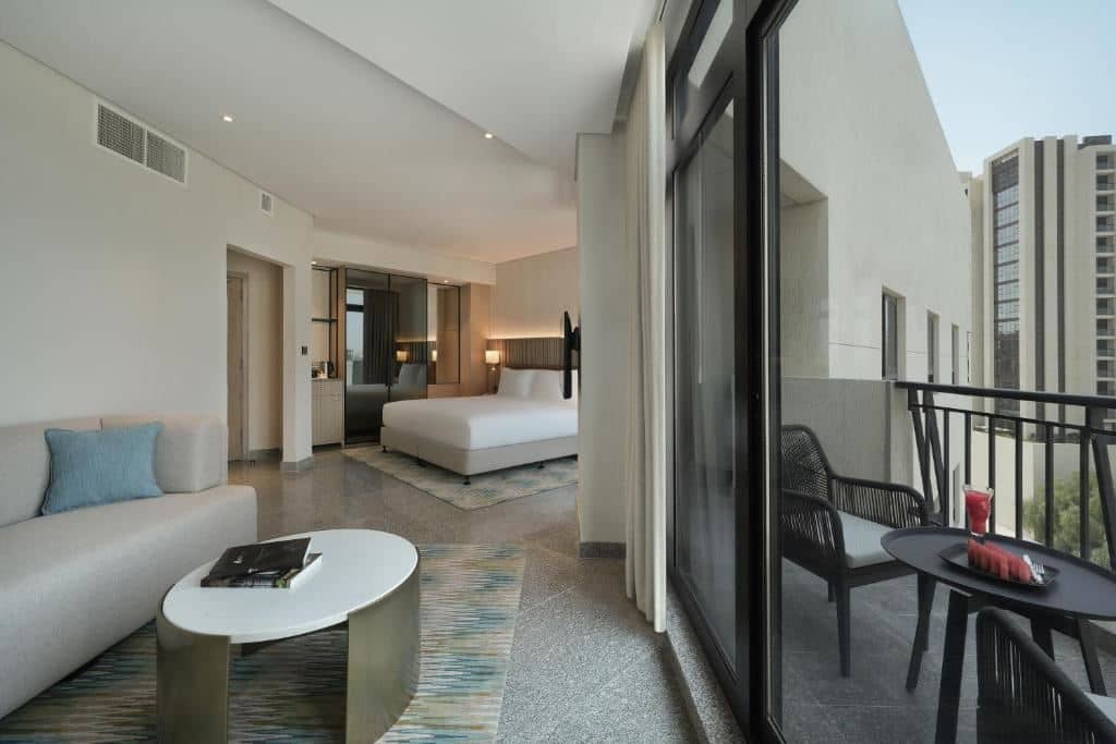 rooms-spacious-king-bedroom-with-balcony--pool-view