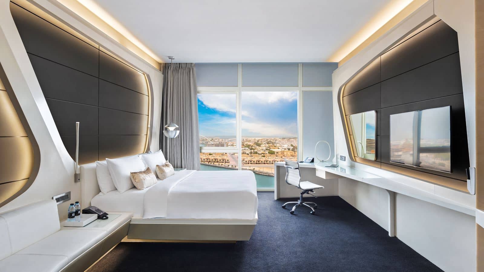 rooms-deluxe-room-with-canal-view