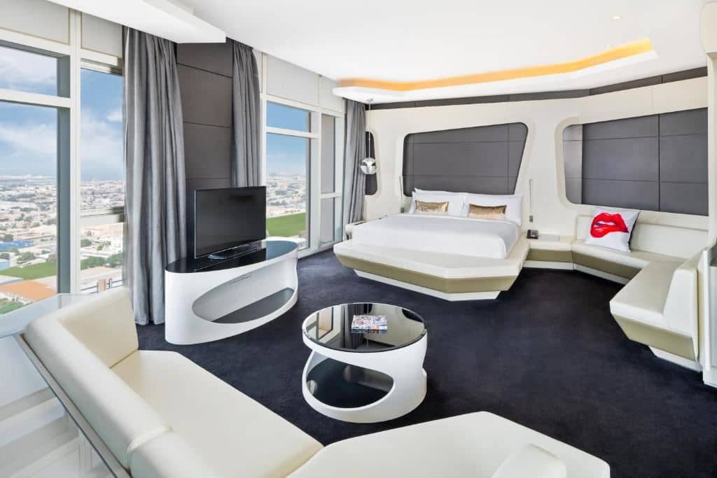 rooms-king-vibrant-suite