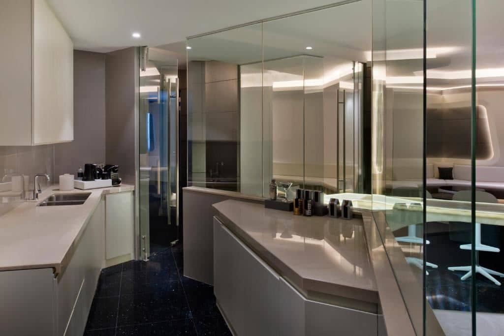 rooms-king-vibrant-suite