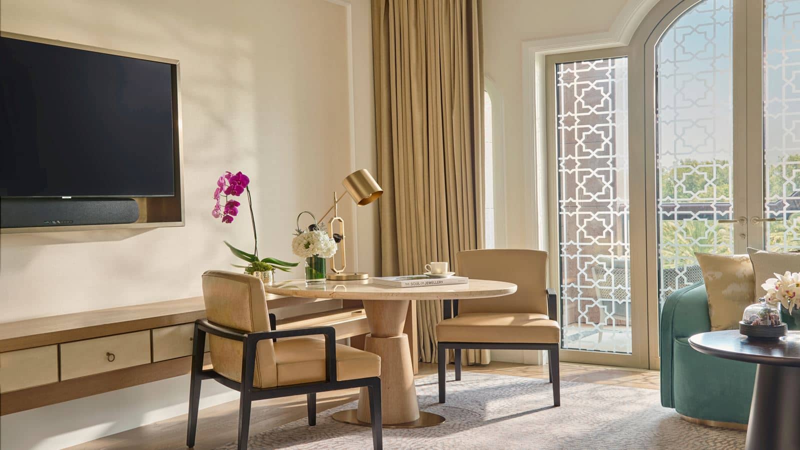 rooms-family-deluxe-city-view-room