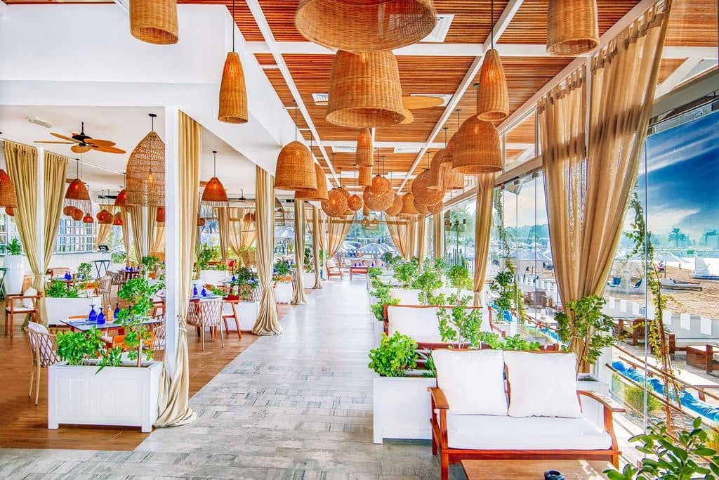 restaurants-west-bay-lounge