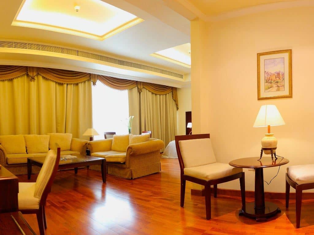 rooms-business-suite