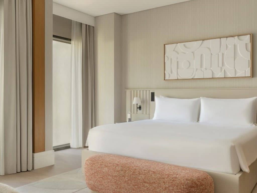 rooms-walking-eclipse-suite-w-resort-view