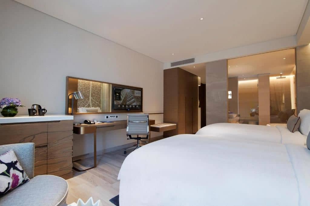 rooms-city-view-room