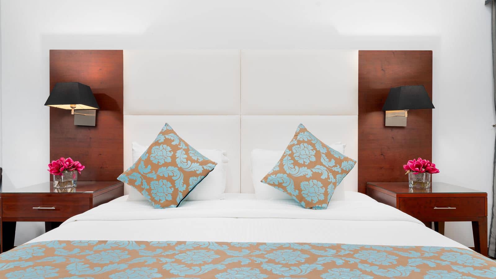 rooms-club-room