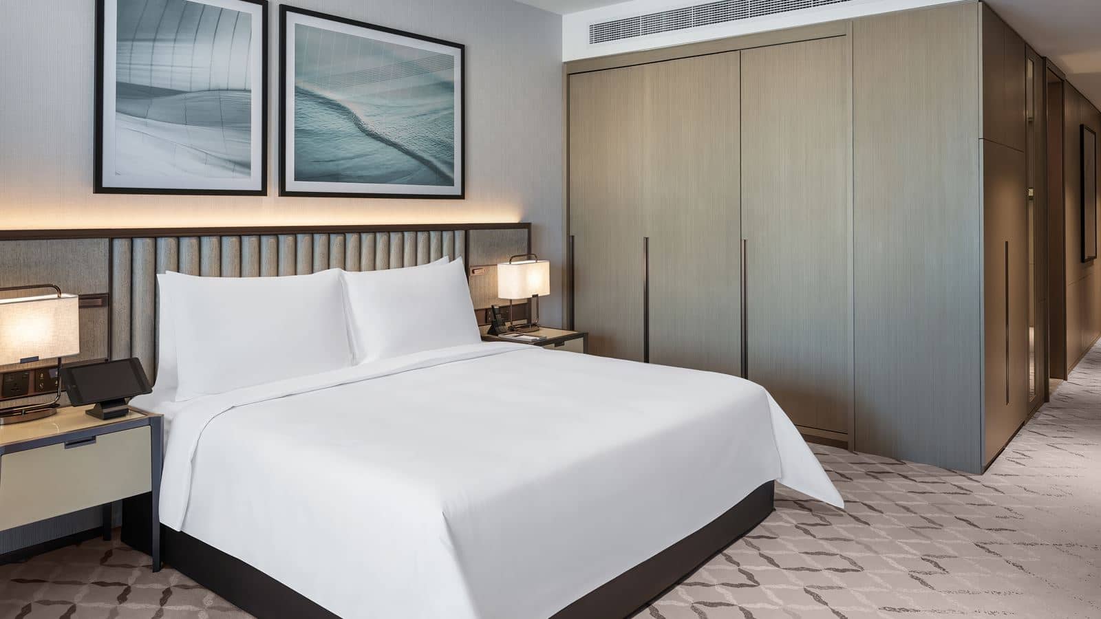 rooms-premier-room-creek-view