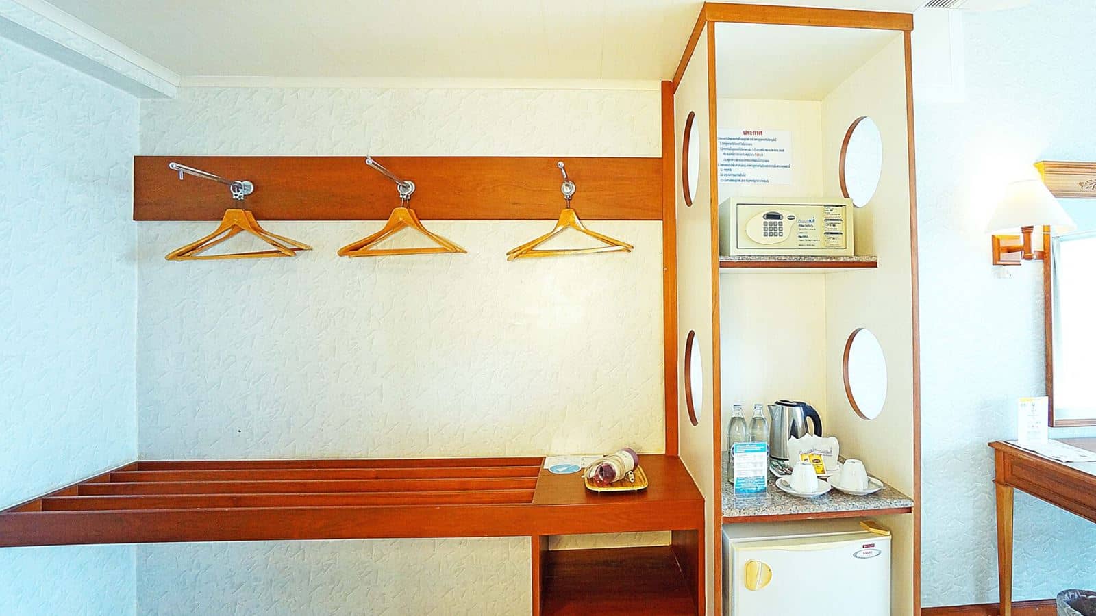 rooms-deluxe-room