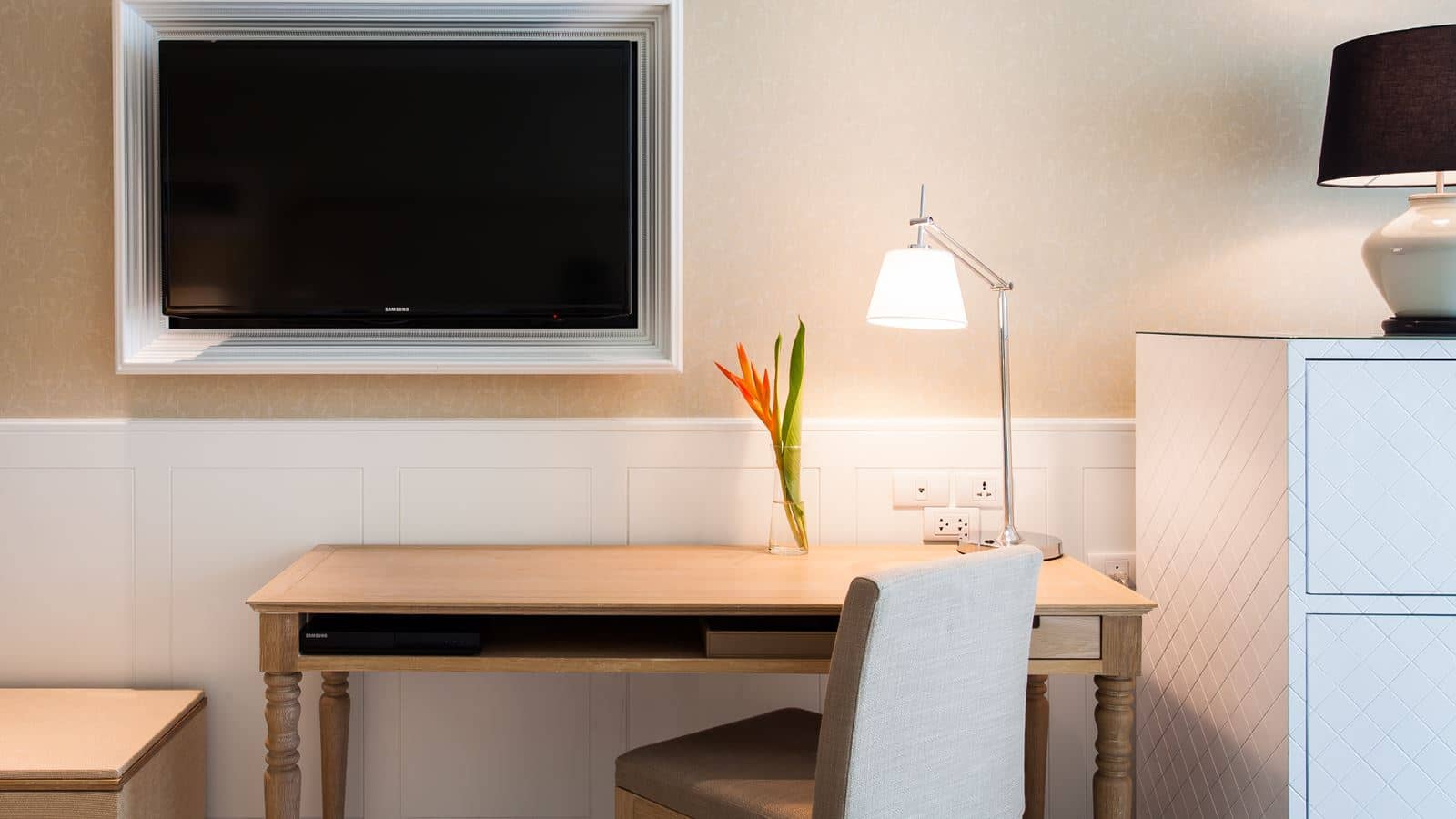 rooms-deluxe-room