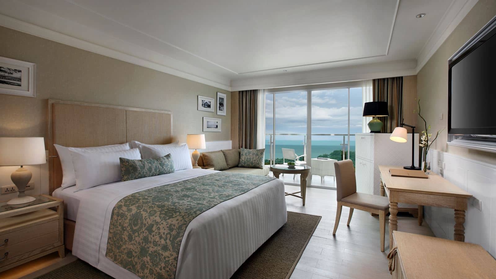 rooms-deluxe-pool-view