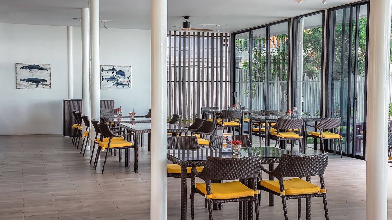 restaurants-shoreline-beach-club