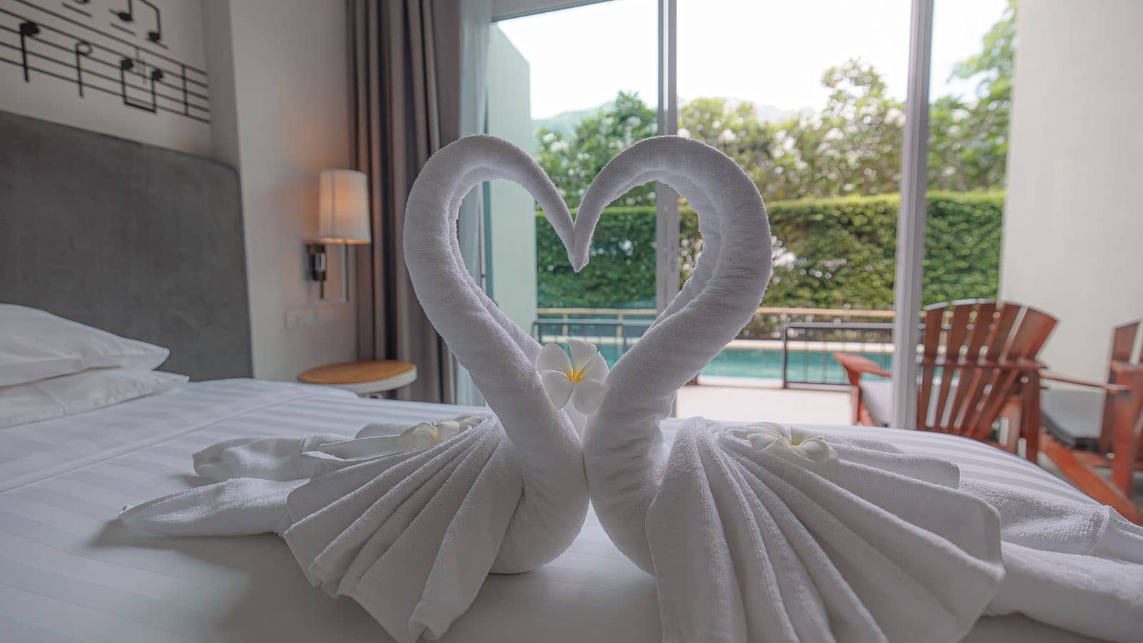 rooms-jazz-pool-access-room
