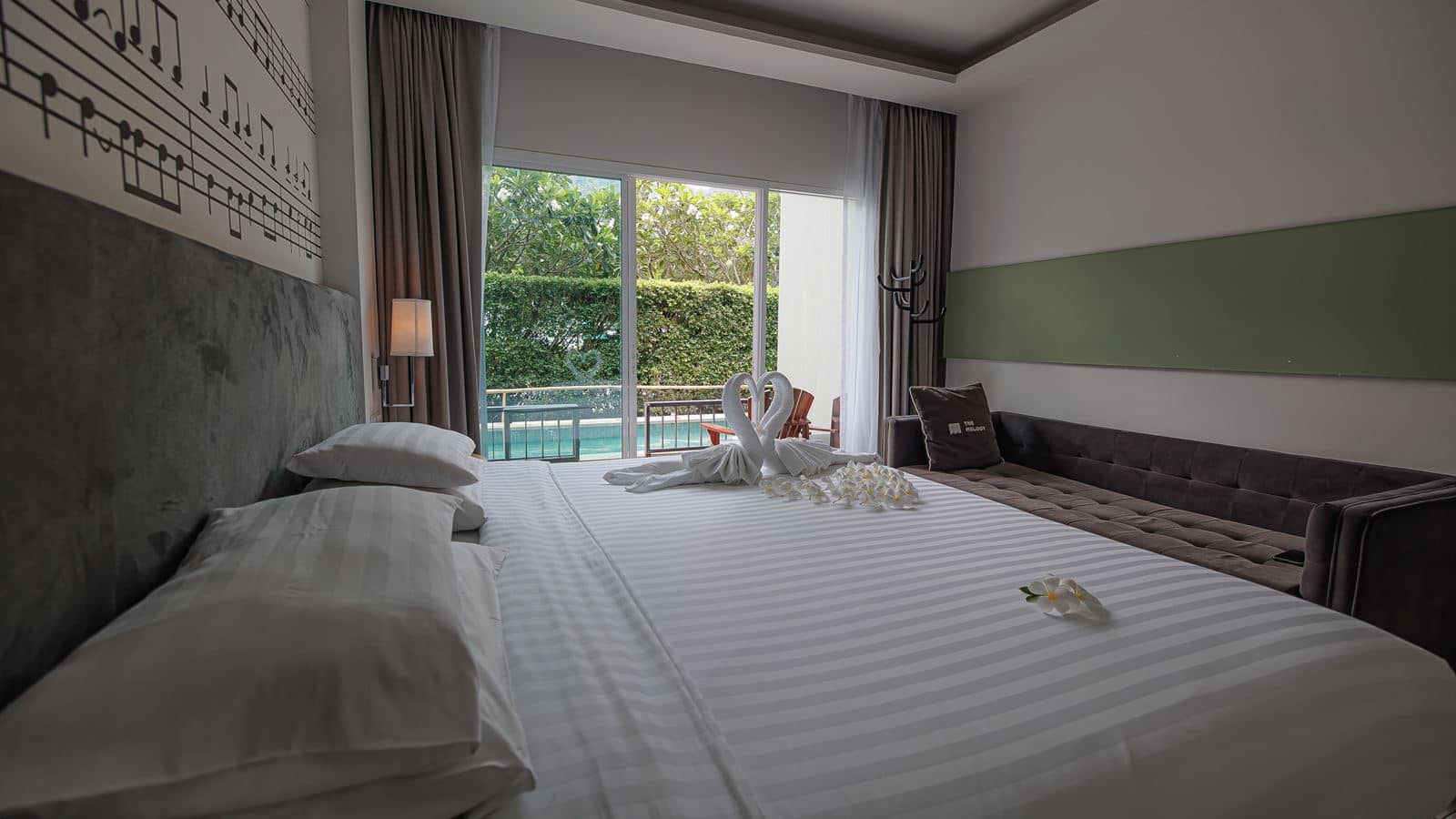 rooms-jazz-pool-access-room
