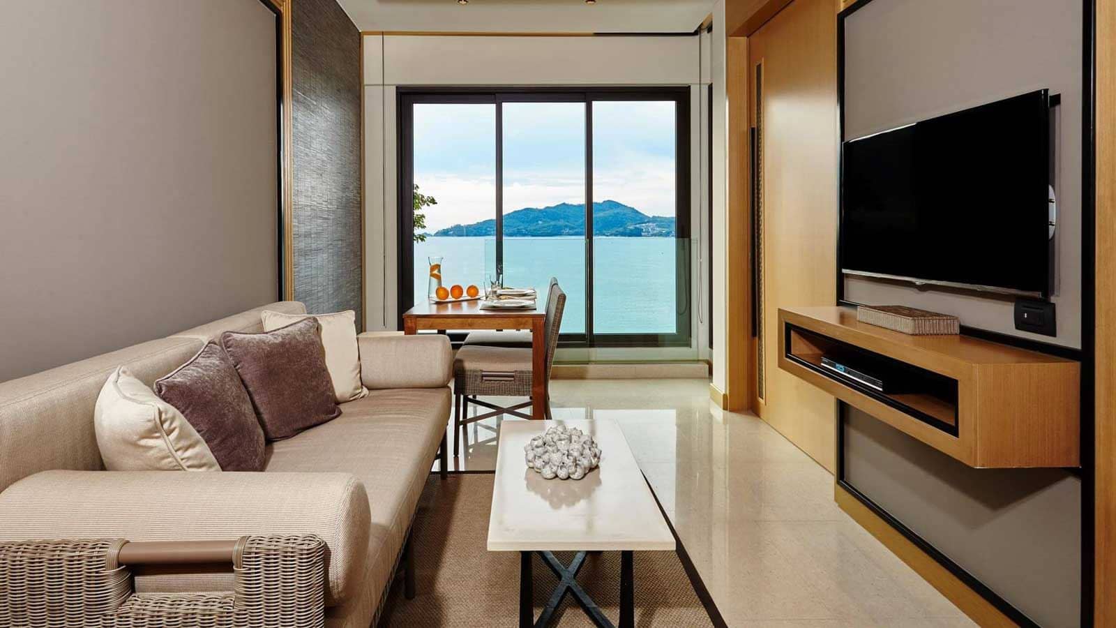 rooms-one-bedroom-suite-ocean-front-balcony
