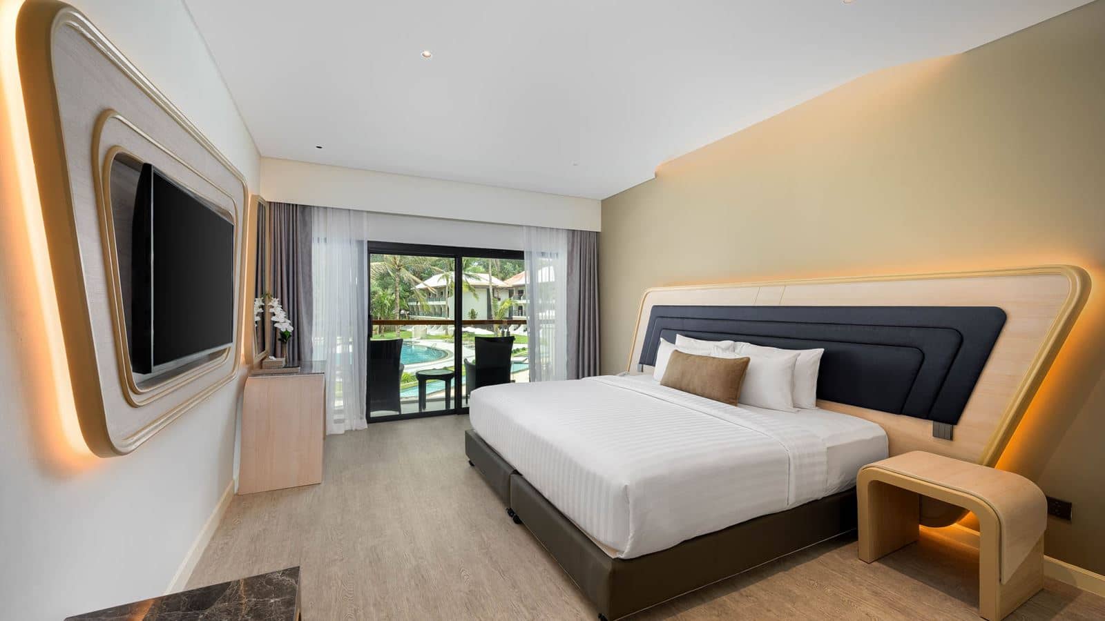 rooms-amora-superior-pool-view