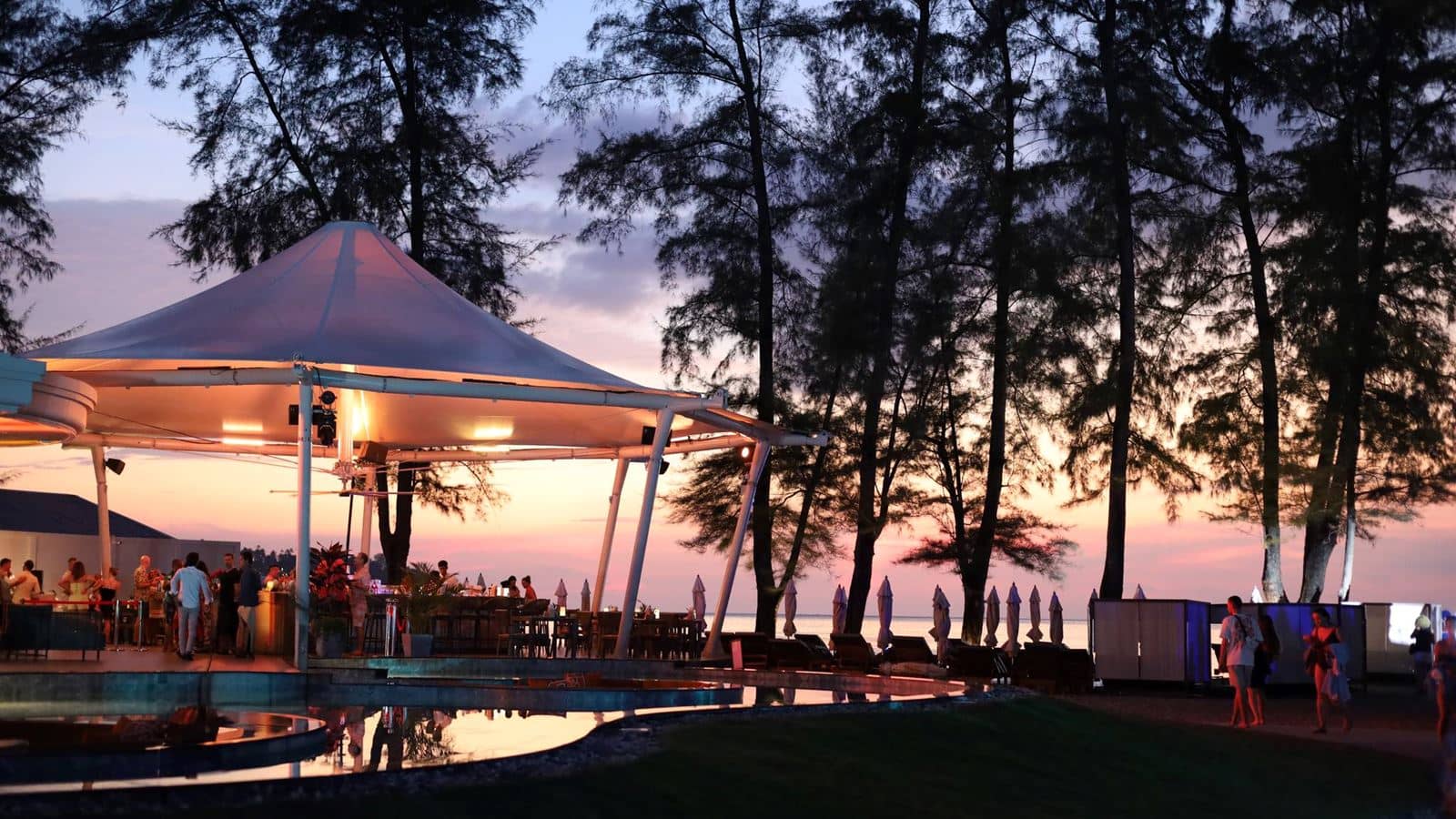 restaurants-nora-beach-club