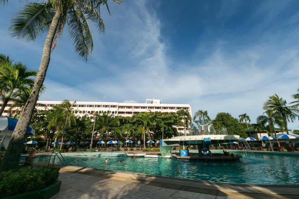 pools-outdoor-pool