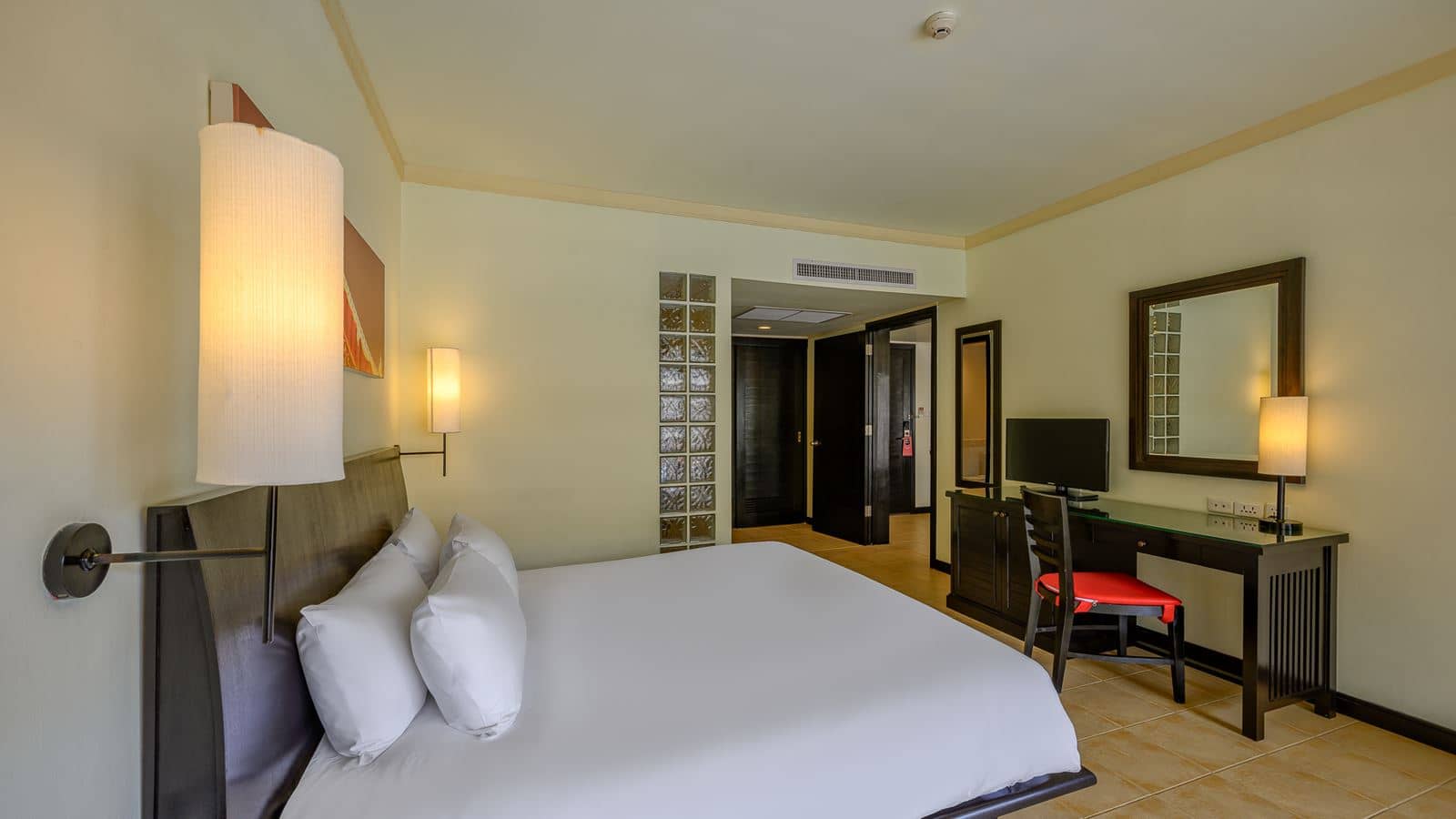 rooms-2-broom-family-suite