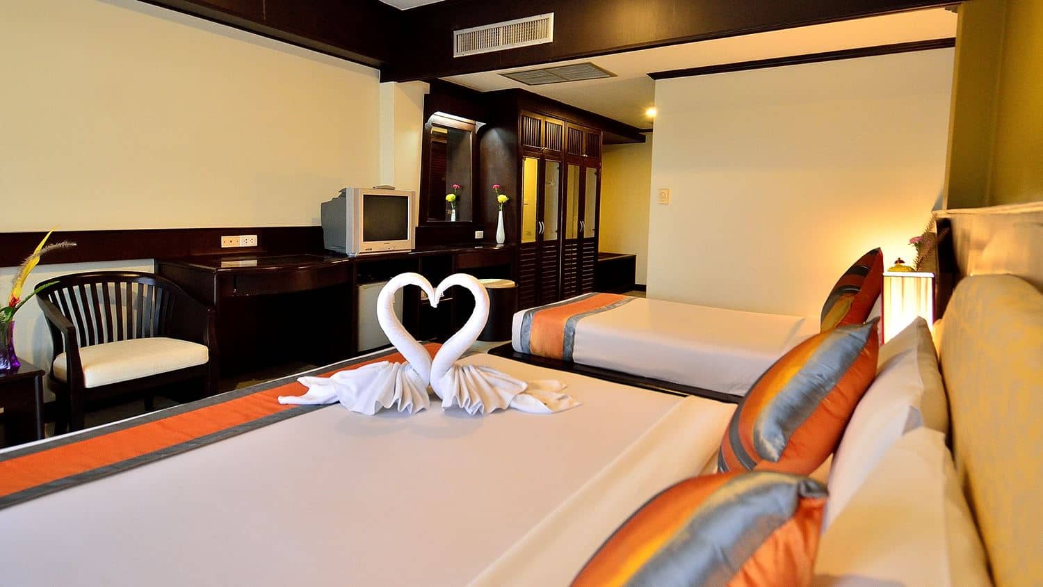 rooms-deluxe-room