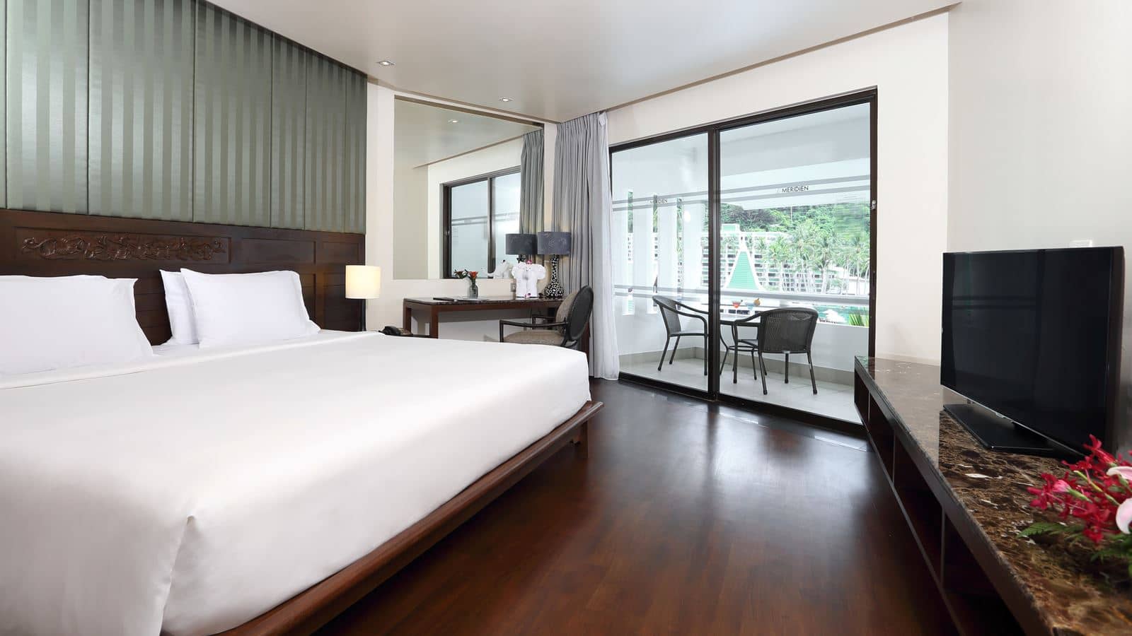 rooms-oceanfront-1bedroom-deluxe-suite