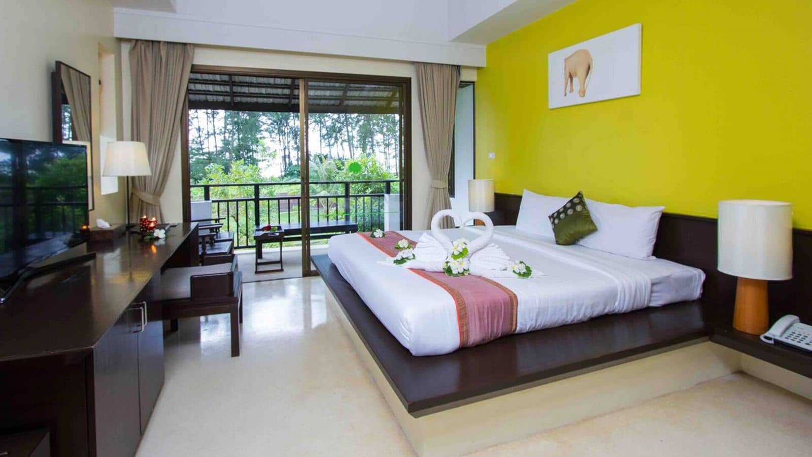 rooms-superior-room