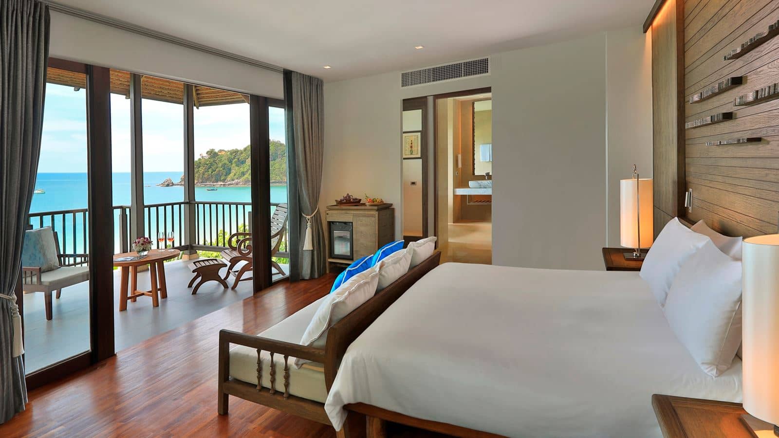 rooms-bayfront-deluxe