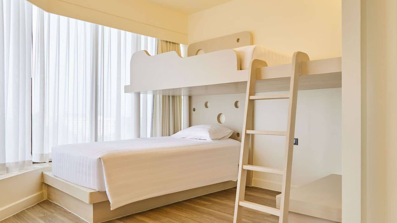 rooms-family-room