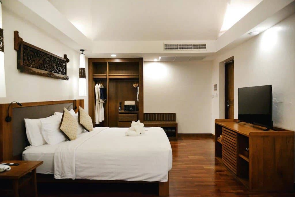 rooms-tropical-room