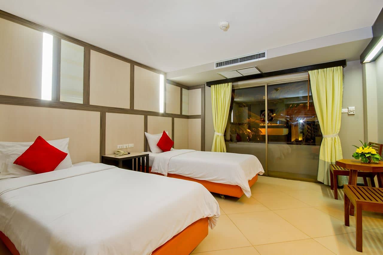 rooms-superior-resort-wing-pool-view
