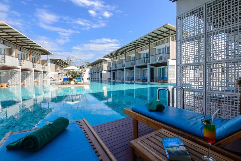 rooms-deluxe-pool-access