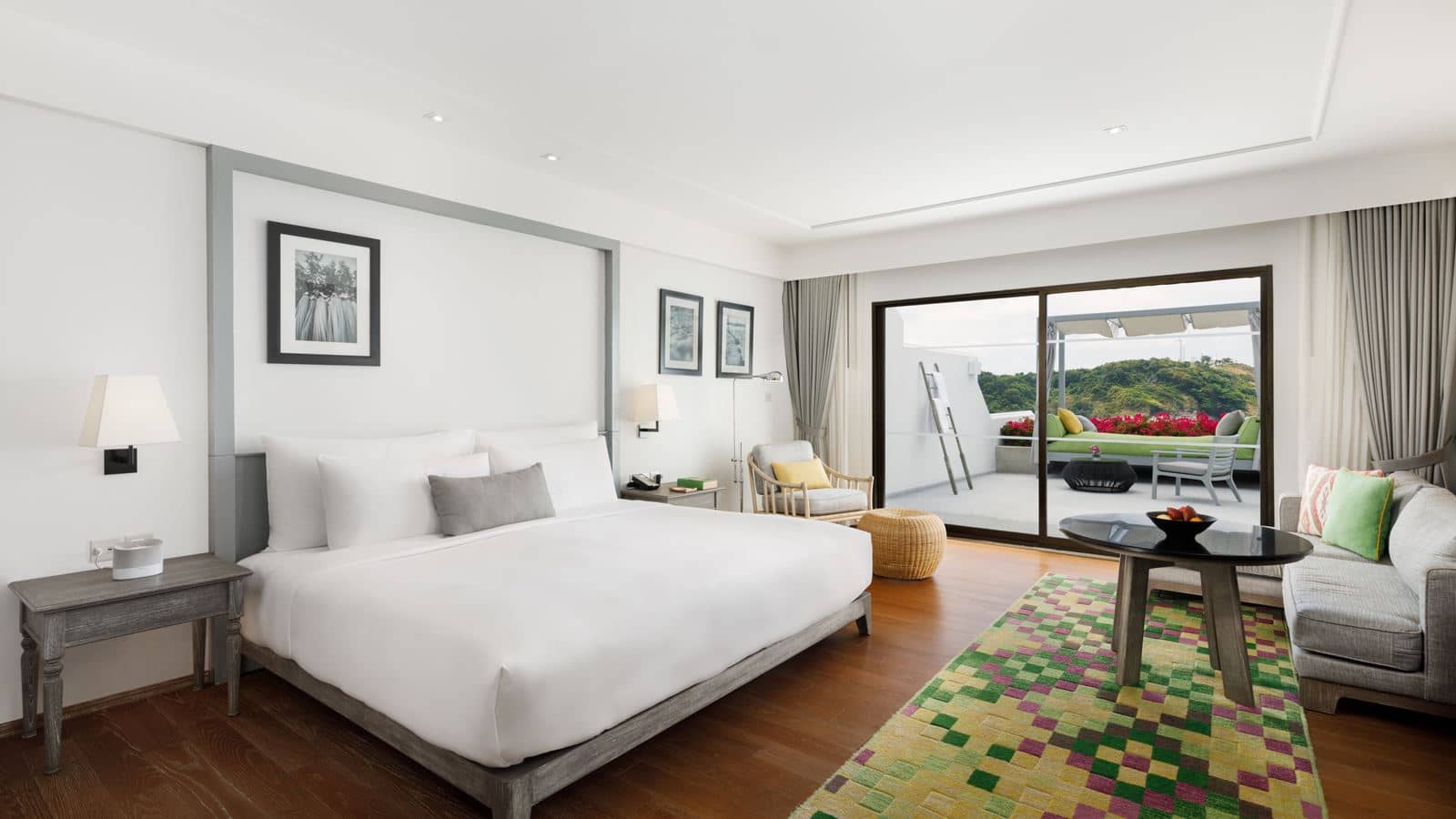 rooms-grand-ocean-view-room