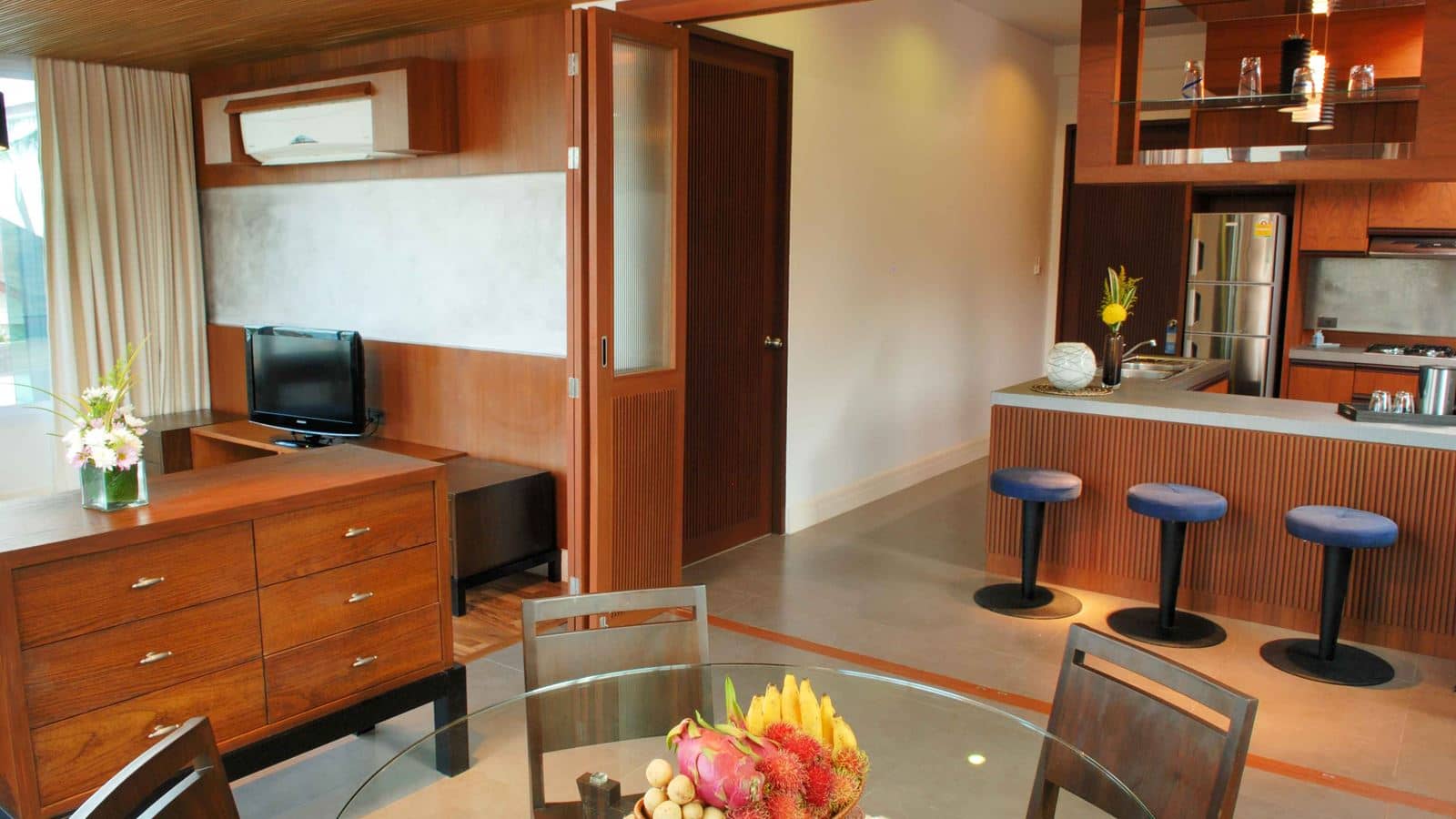 rooms-sunrise-suite