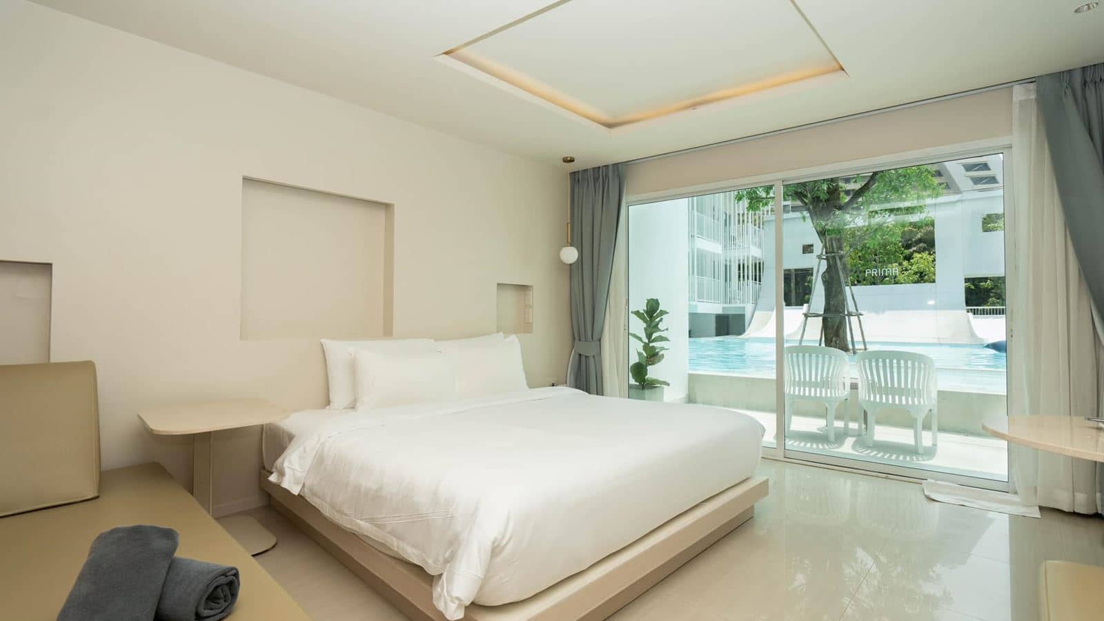 rooms-pool-access