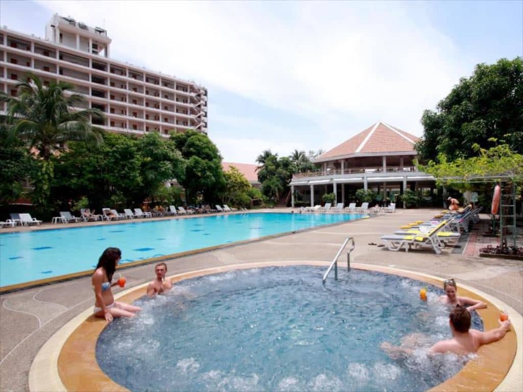 pools-outdoor-pool
