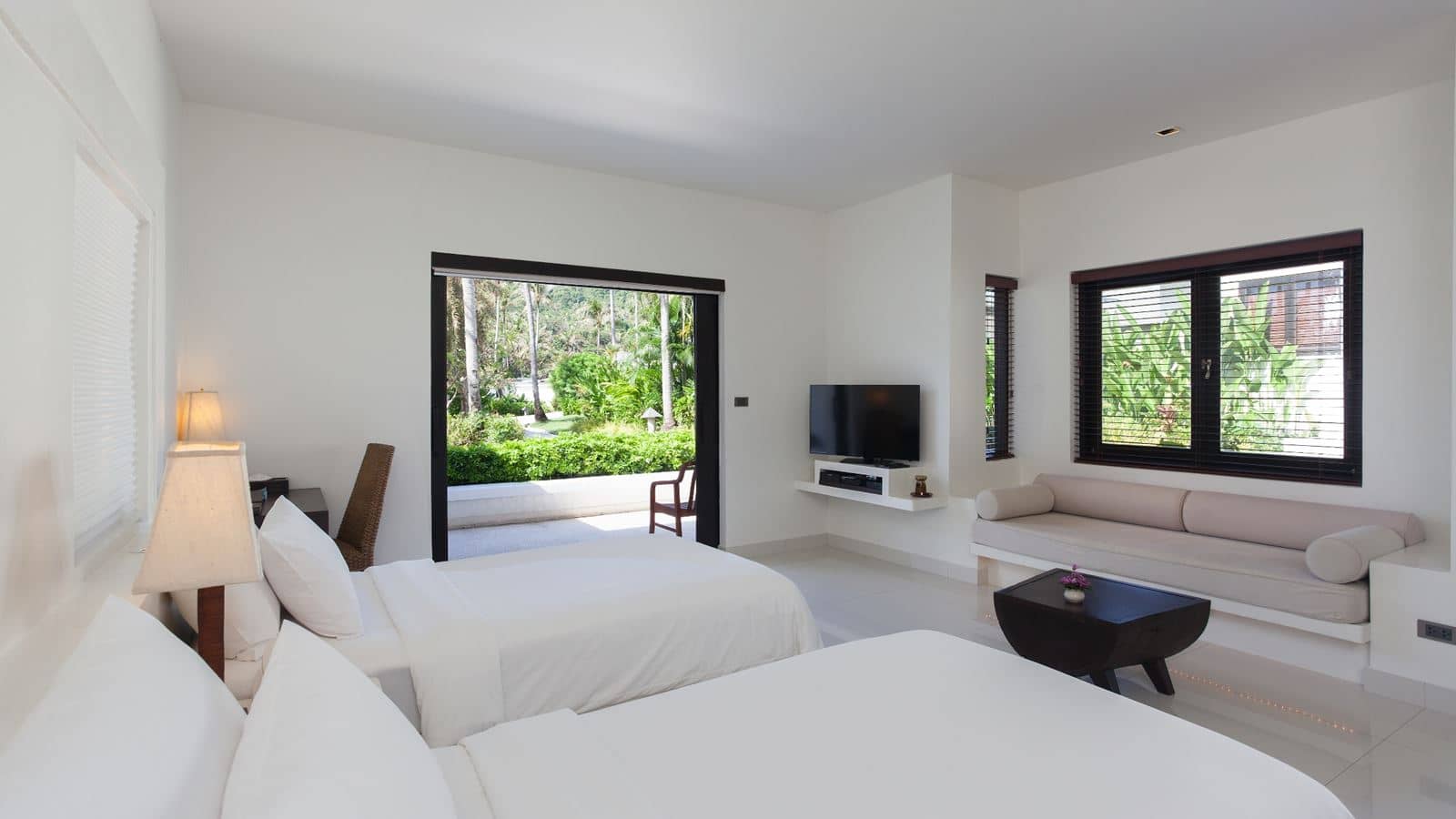 rooms-deluxe-villa-garden-view