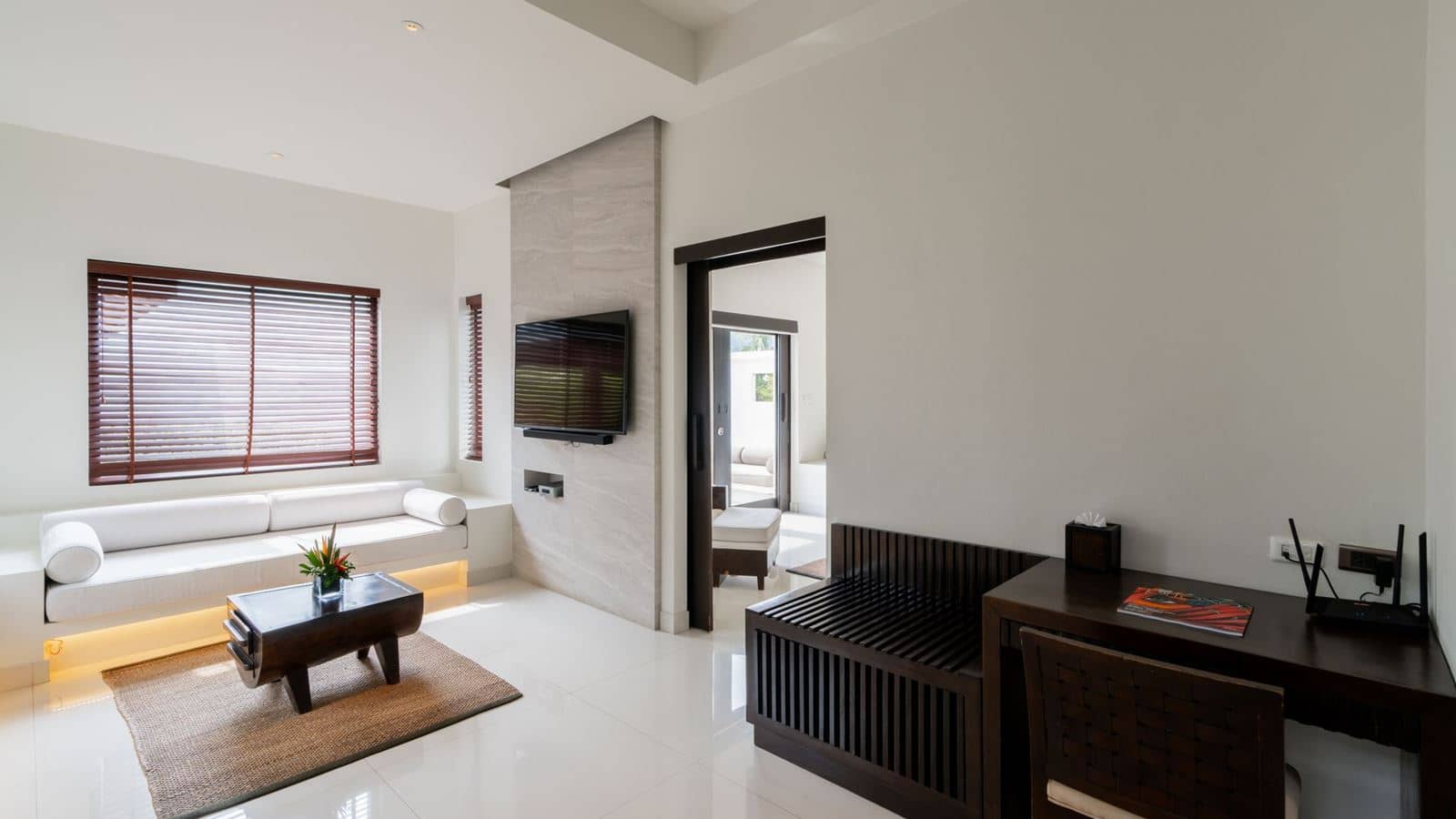 rooms-grand-pool-suite-sea-view