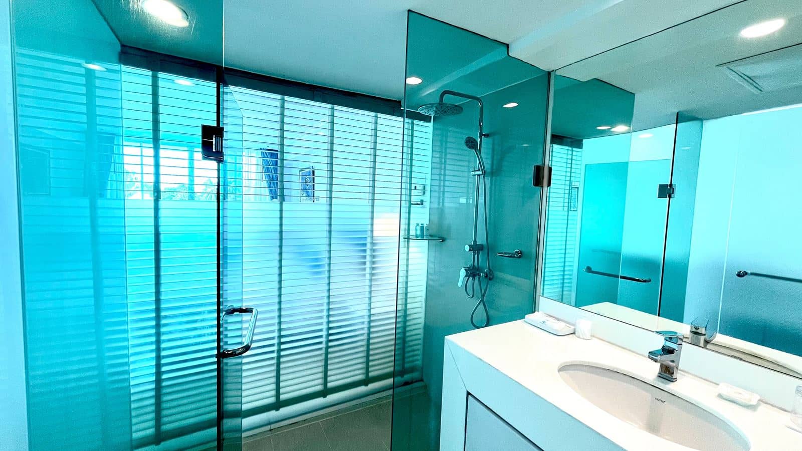 rooms-deluxe-pool-view