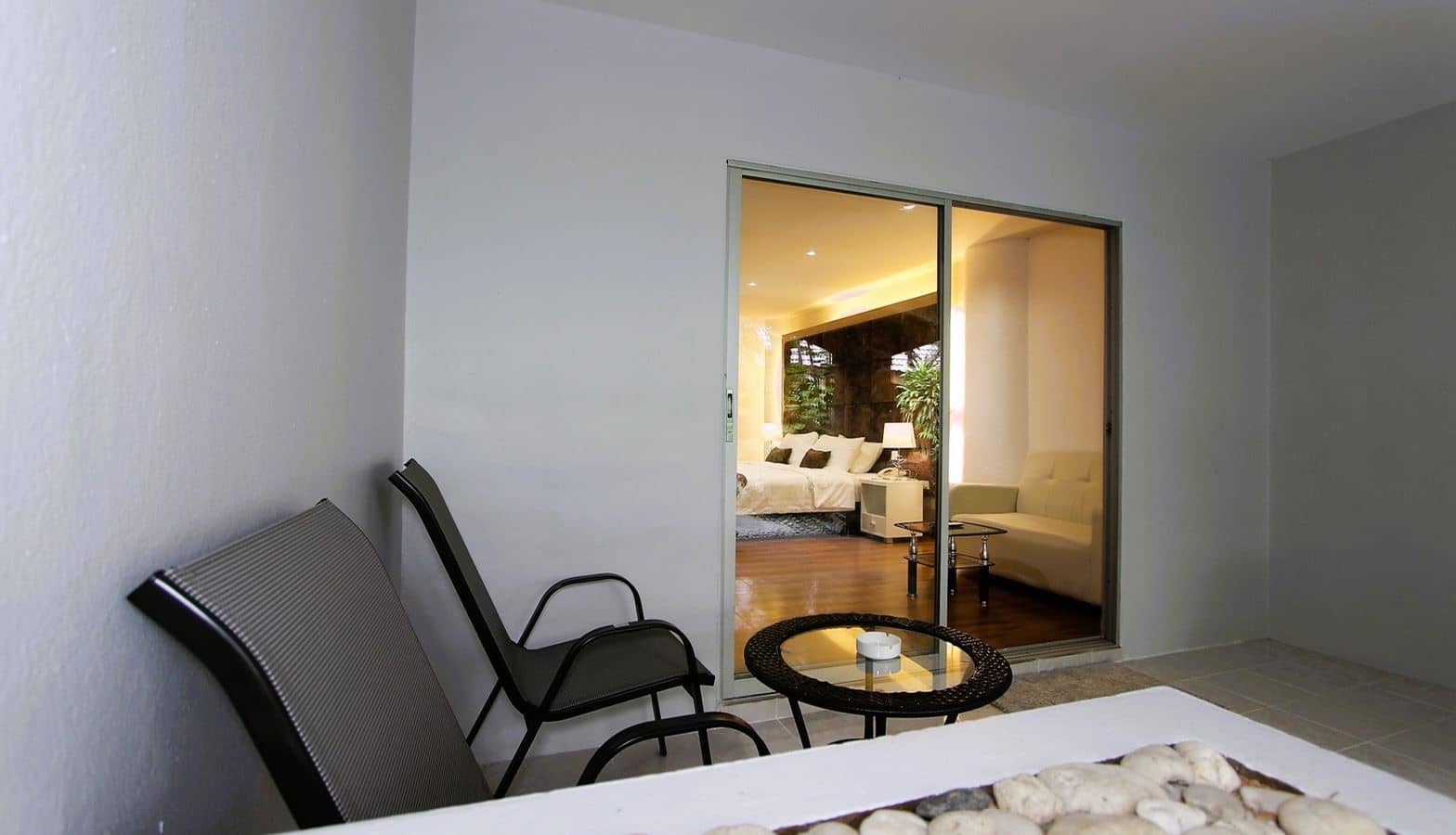rooms-premier-pool-garden