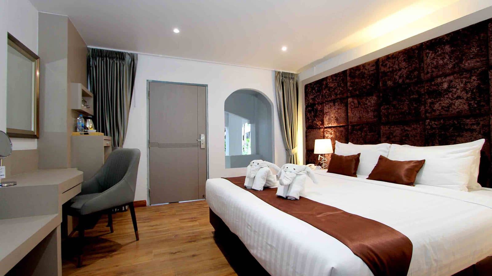 rooms-honeymoon-suite-with-jacuzzi